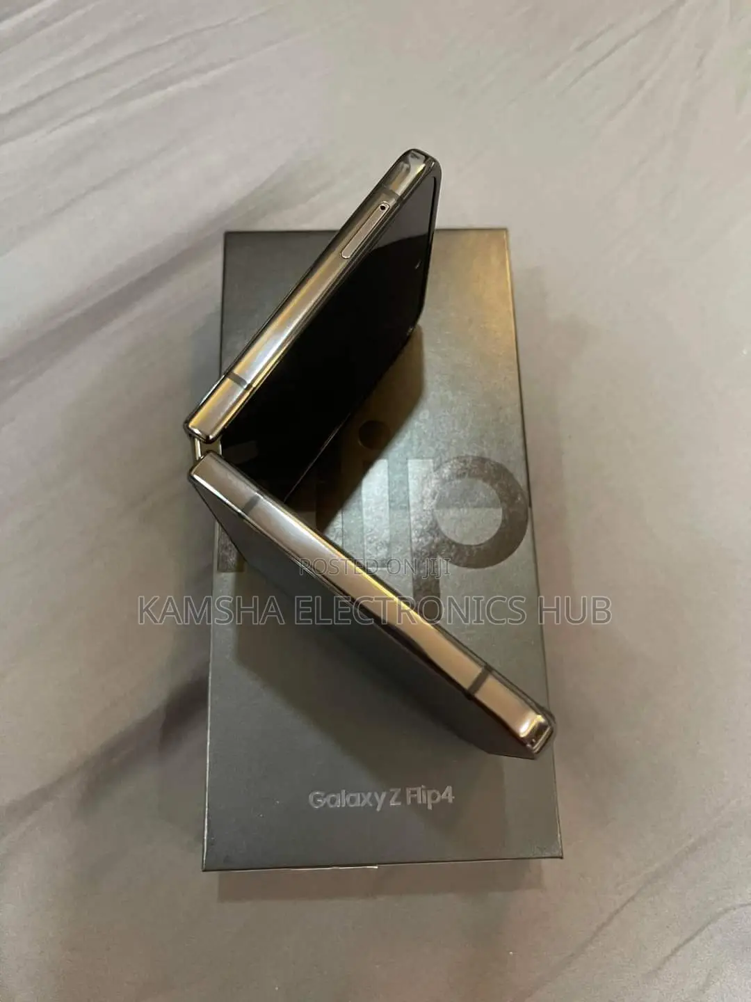 New Samsung Galaxy Z Flip4 256 GB Gray