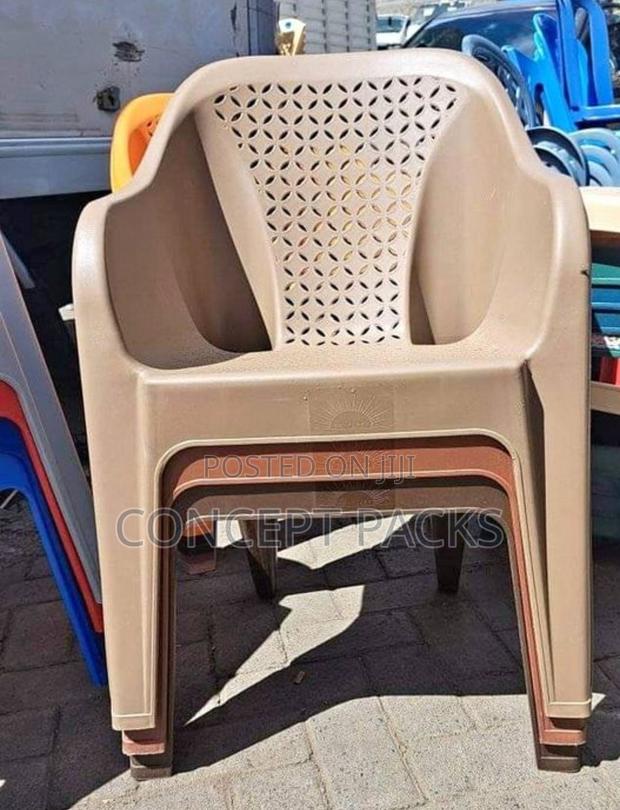 Elegant Easy Plastic Chairs - main view