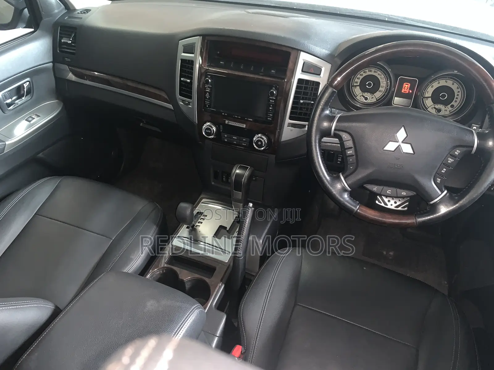 Mitsubishi Pajero V80 3.2 DI-D 2016 Off white