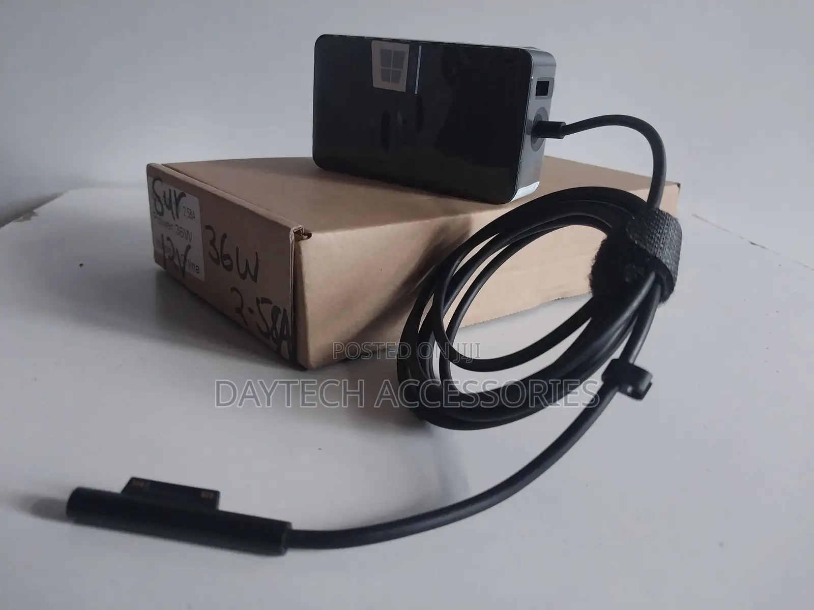 Microsoft Surface Pro 4 / 3 Compatible 1625 / 1631 Power Ada