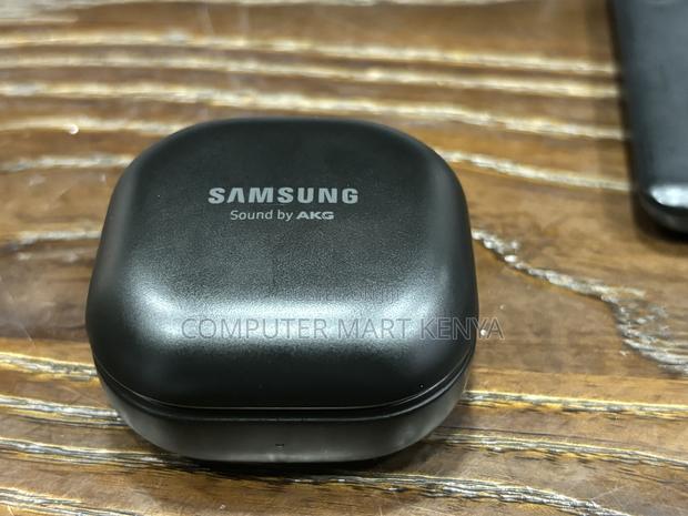 Samsung Buds Pro - main view