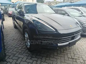 Porsche Cayenne Base AWD 2019 Burgundy