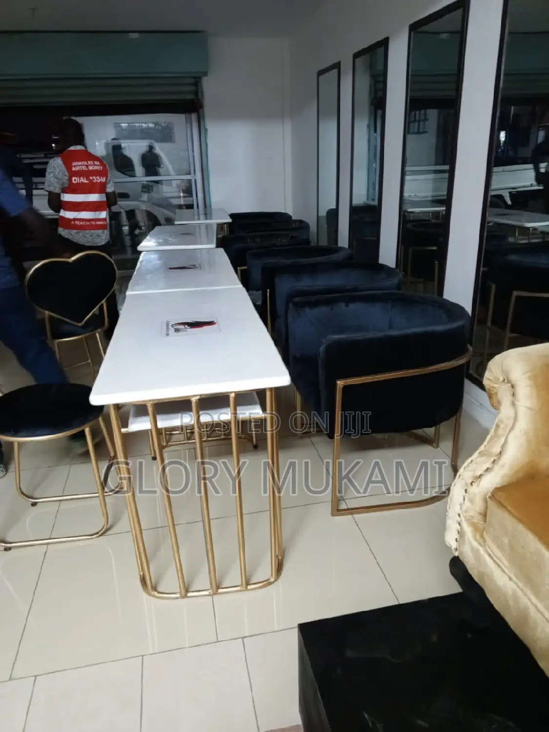 Manicure Styling Chair and Table