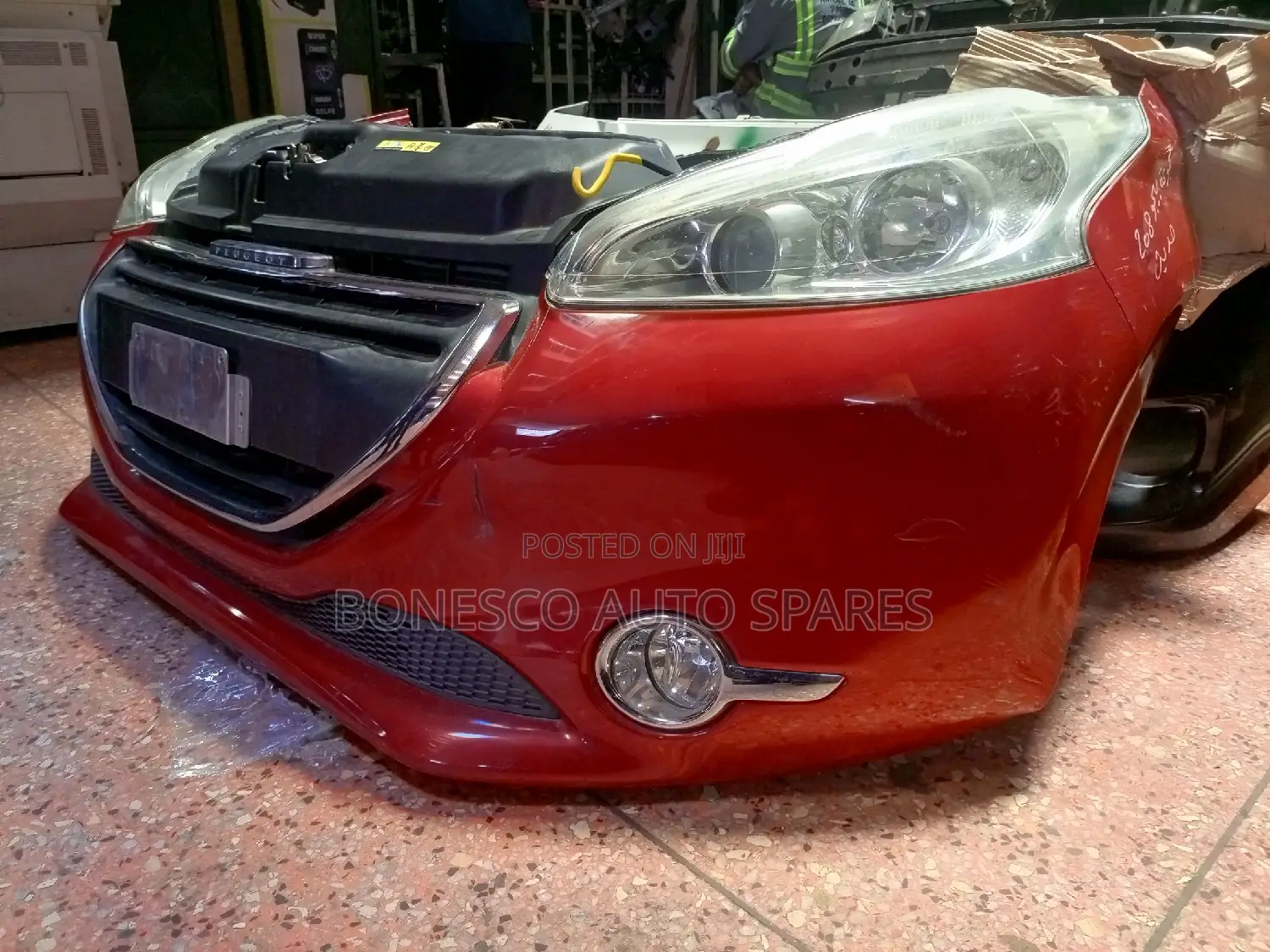 Peugeot 208 Pre- Facelift Nosecut
