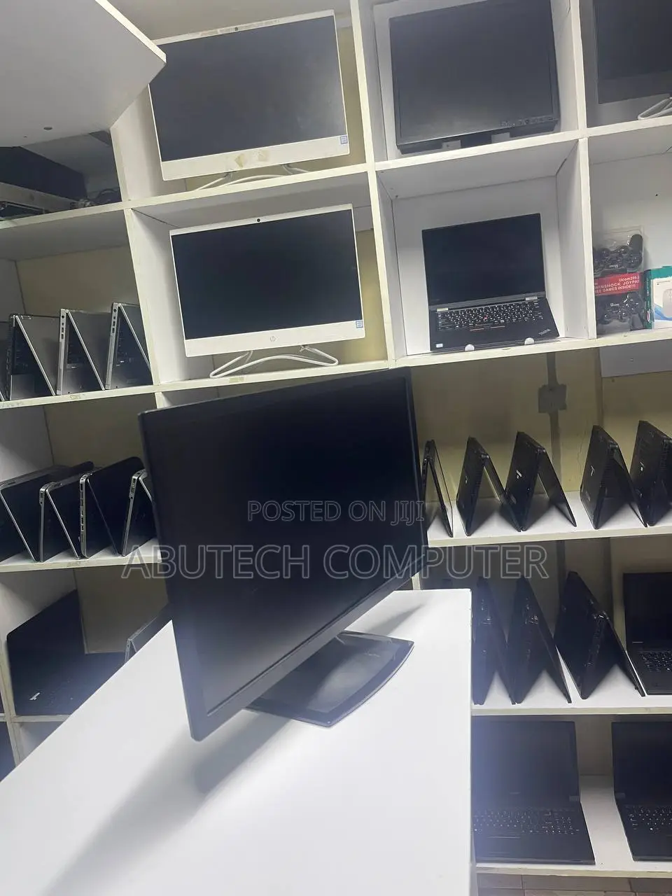 22 Inches Monitor