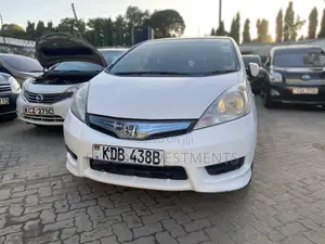 Honda Fit Shuttle 1.3 Hybrid 2WD 2014 White
