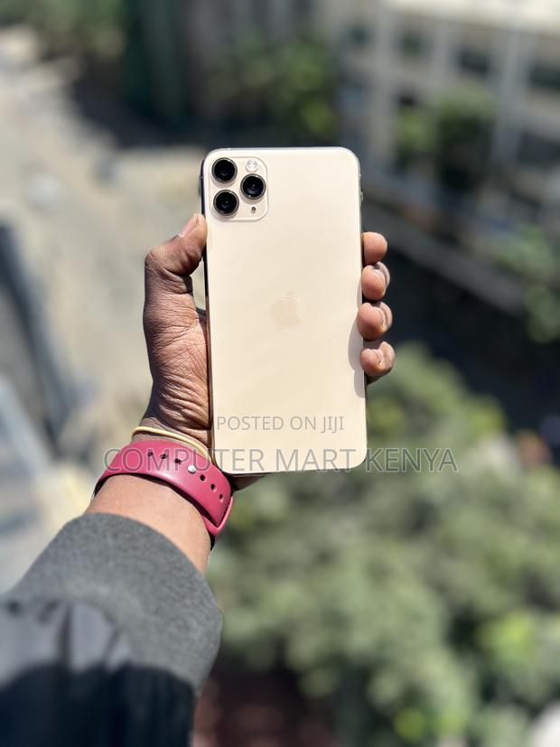 Apple iPhone 11 Pro Max 512 GB Gold - main view
