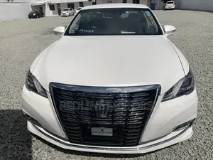 Toyota Crown 2017 White