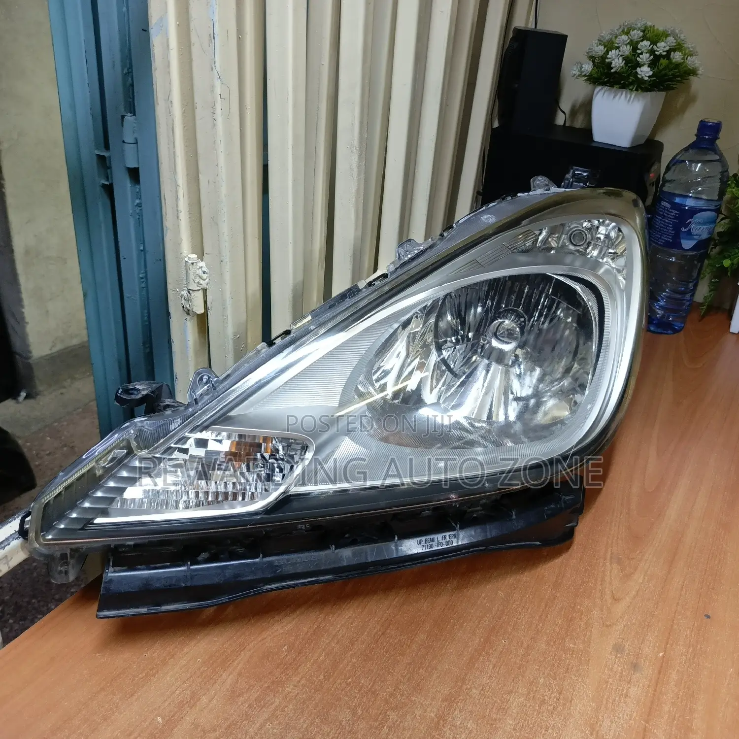 Honda Fit 2012. Zenon LHS Headlight.