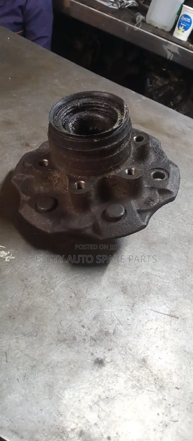Nissan Hardbody 2 Wd Hub