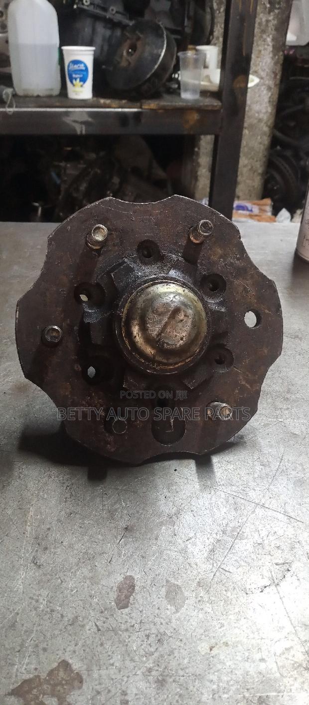Nissan Hardbody 2 Wd Hub - thumbnail 2