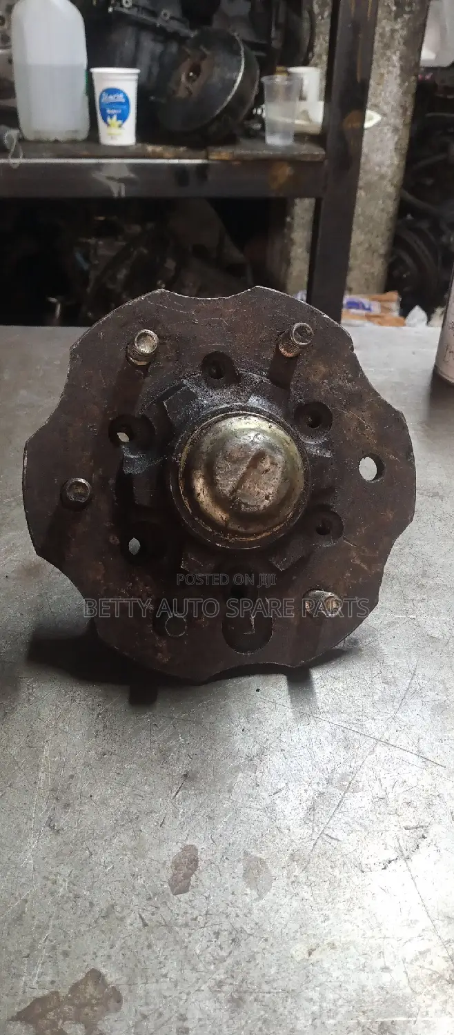Nissan Hardbody 2 Wd Hub