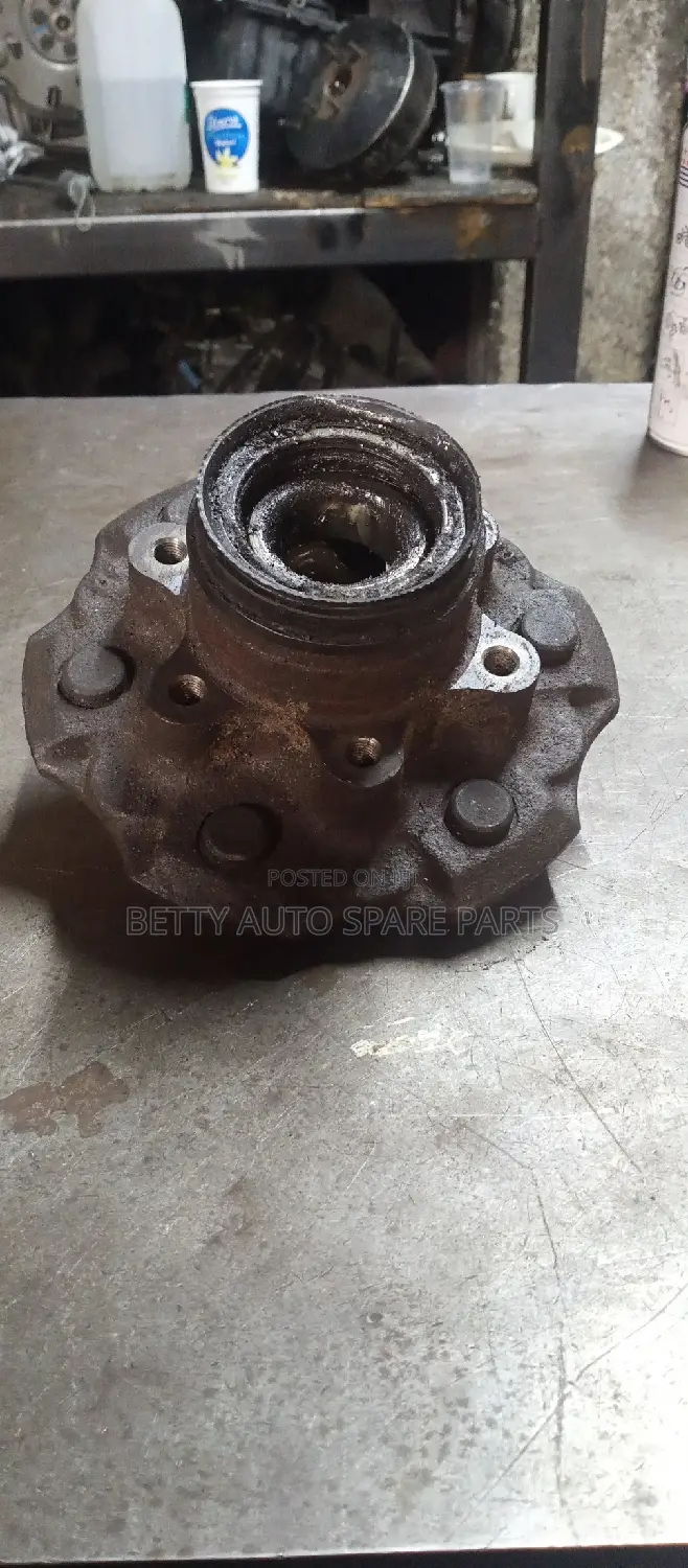 Nissan Hardbody 2 Wd Hub