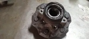 Nissan Hardbody 2 Wd Hub