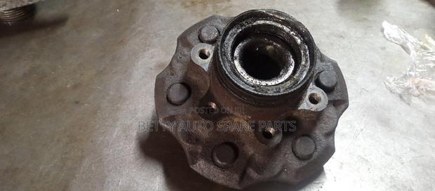 Nissan Hardbody 2 Wd Hub - thumbnail 4
