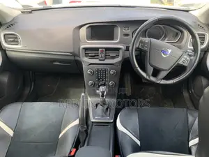 Volvo V40 2016 Off white