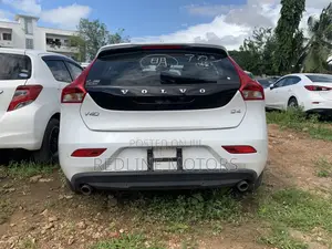 Volvo V40 2016 Off white