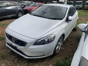 Volvo V40 2016 Off white