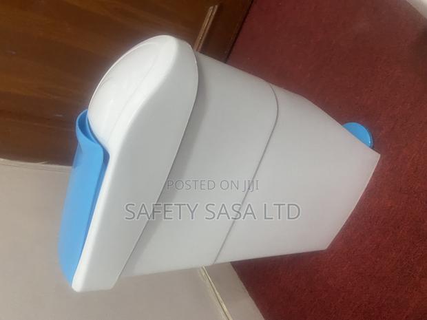 18l Sanitary Bins - thumbnail 4