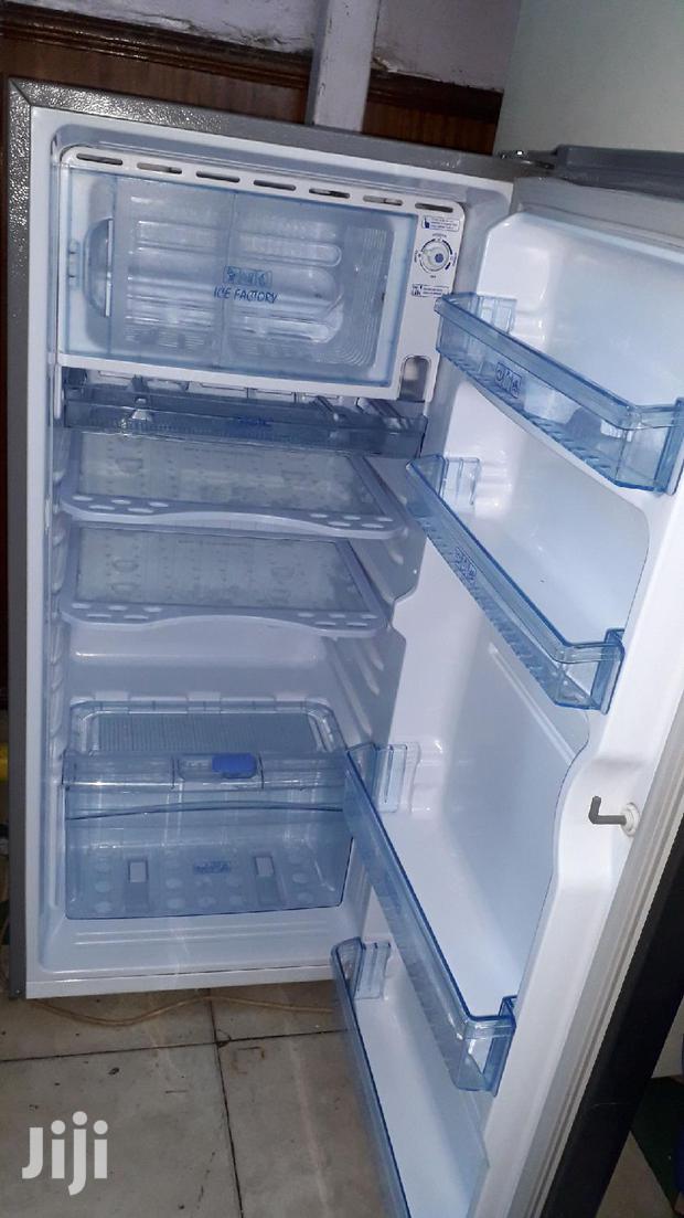Von Hotpoint Fridge 200 Litres - thumbnail 2