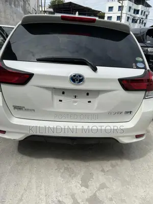 Toyota Corolla Fielder 2017 Blue