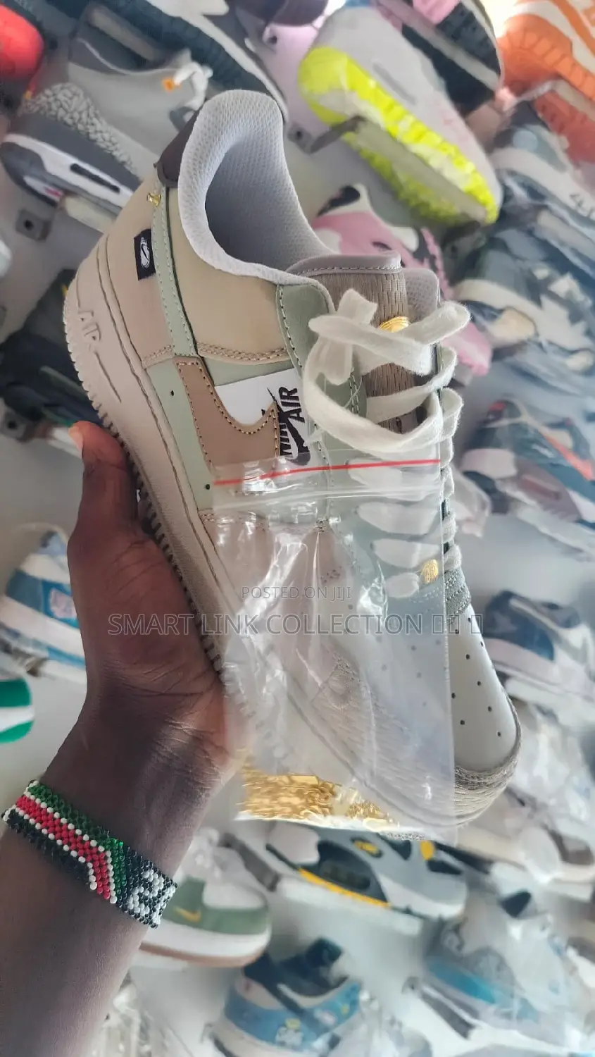 Tin Bling
Sneakers