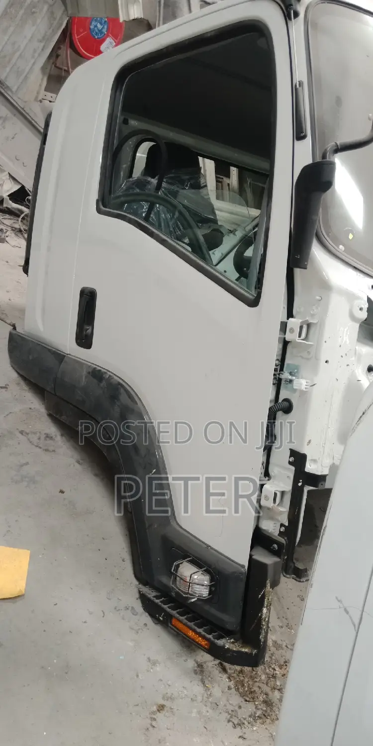 Isuzu FRR 90 Blue Power Cabin