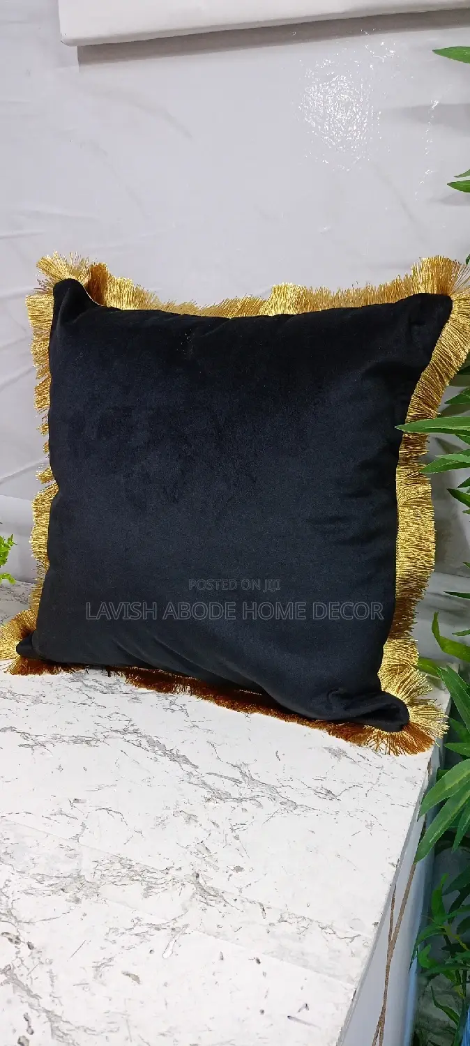 Tassled Pillow Covers(Black)
