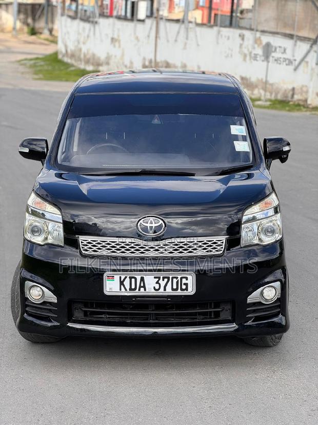 Toyota Voxy 2014 Black