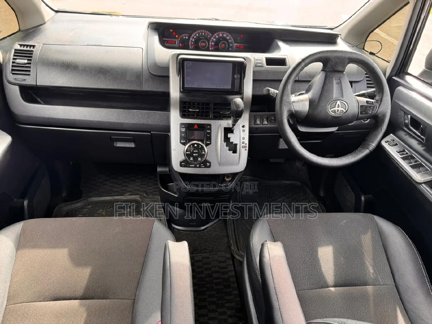 Toyota Voxy 2014 Black