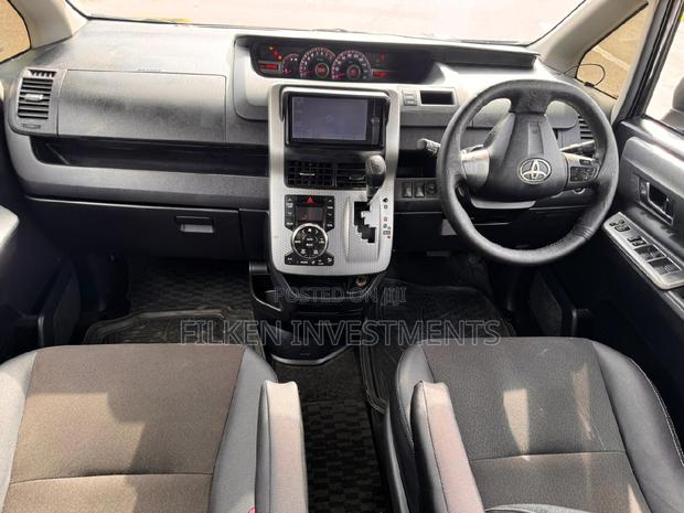 Toyota Voxy 2014 Black - thumbnail 8