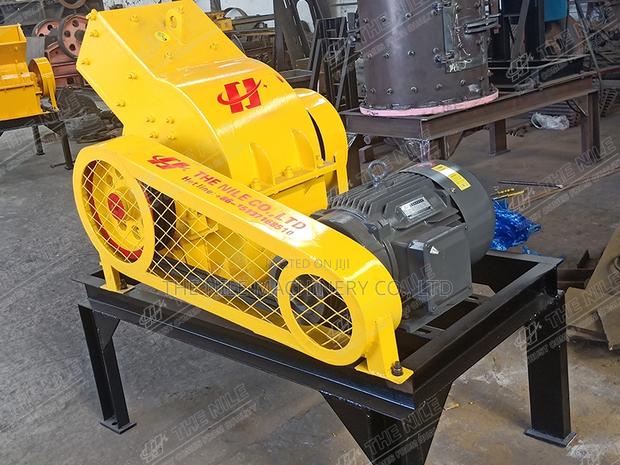 Small Mining Machinery Stone Hammer Mill for Stone Crushing - main view