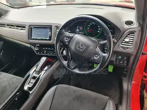 Honda Vezel 1.5 Hybrid 2WD 2018 Red