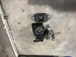Nissan HR12 Gearbox Mounting