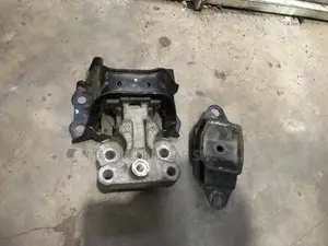 Nissan HR12 Gearbox Mounting