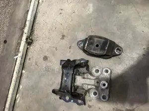 Nissan HR12 Gearbox Mounting