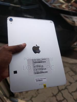 Apple iPad Air (2020) 64 GB Silver - main view