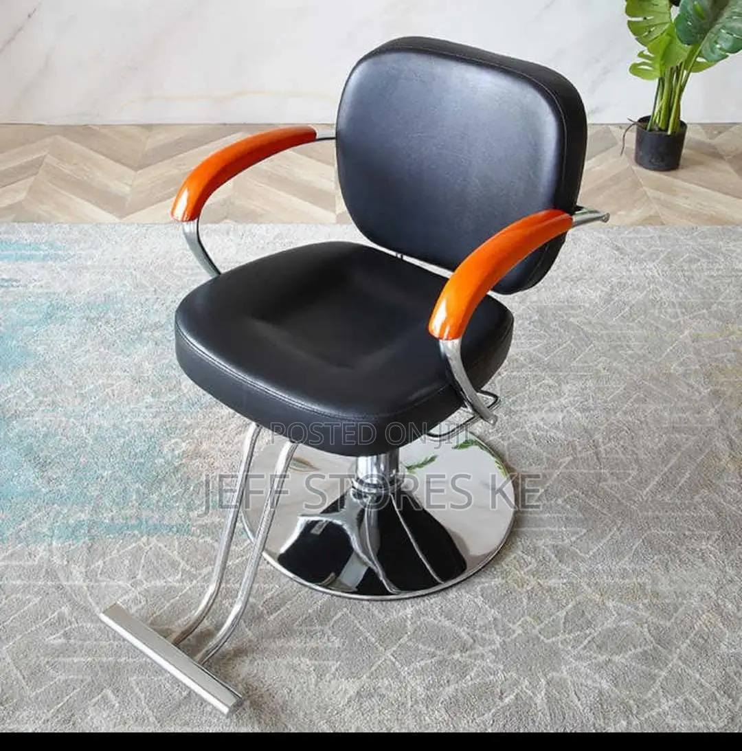 Simple Black Styling Salon Seat