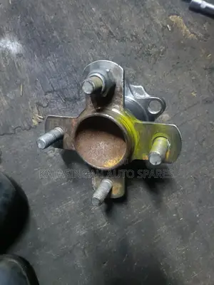 Daihatsu Mira Rear Hub