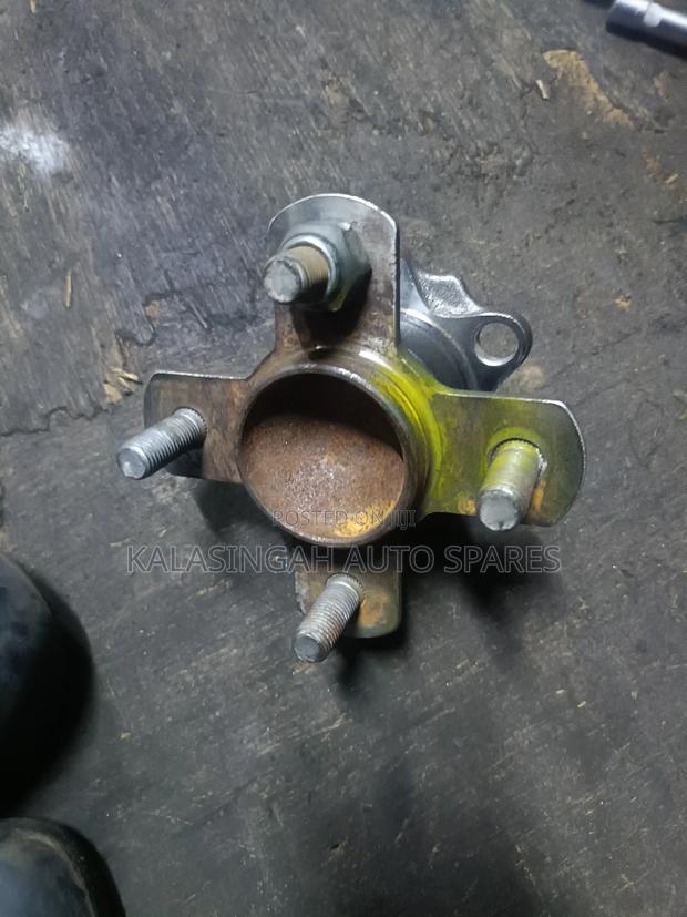 Daihatsu Mira Rear Hub - thumbnail 3