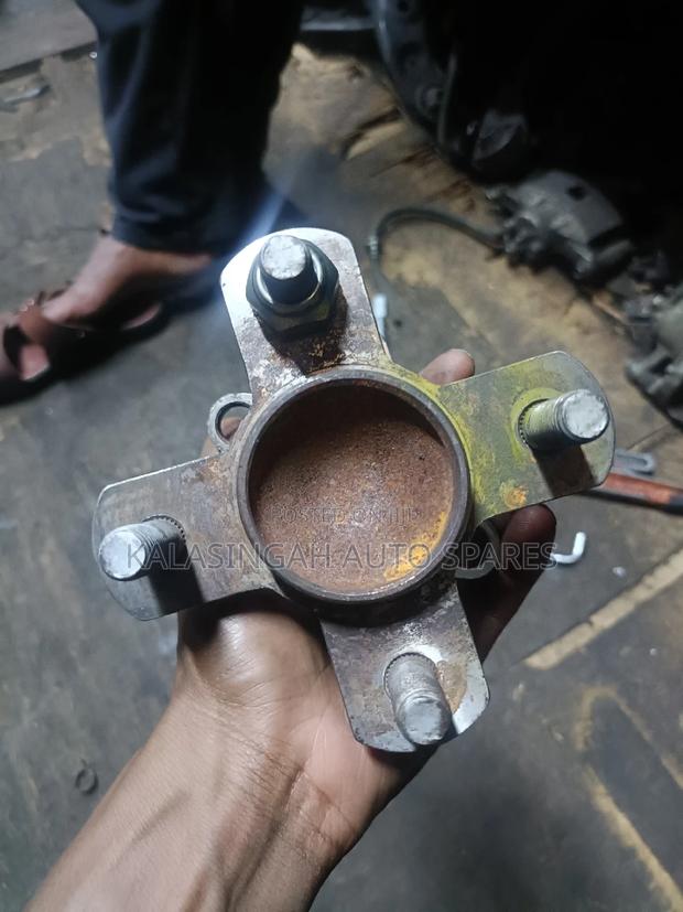 Daihatsu Mira Rear Hub - thumbnail 5