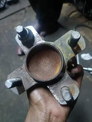 Daihatsu Mira Rear Hub