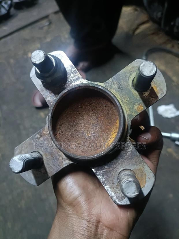 Daihatsu Mira Rear Hub - thumbnail 6