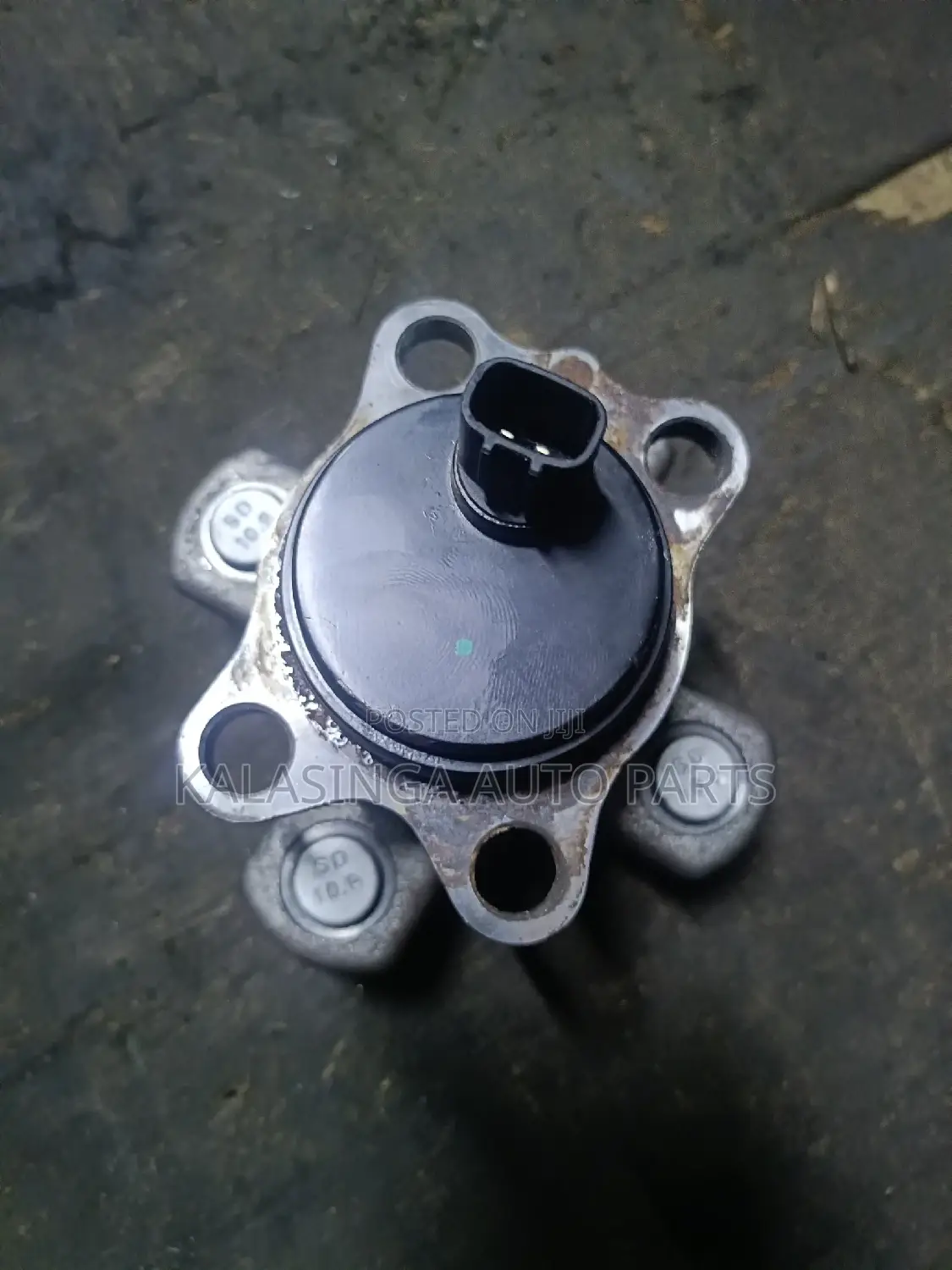 Daihatsu Mira Rear Hub