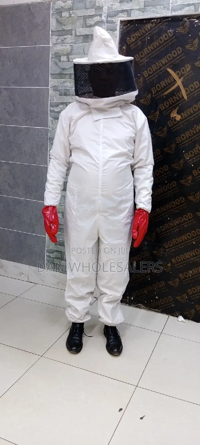 Bee Suit With Glooves