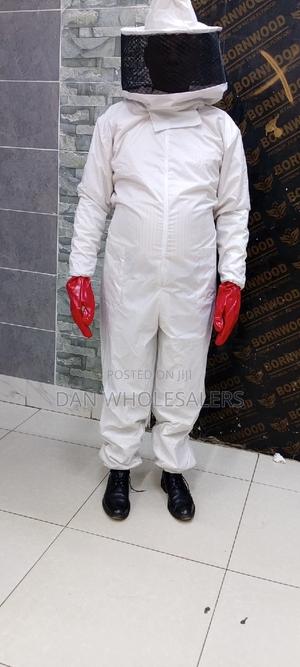 Bee Suit With Rounded Viel - thumbnail 2