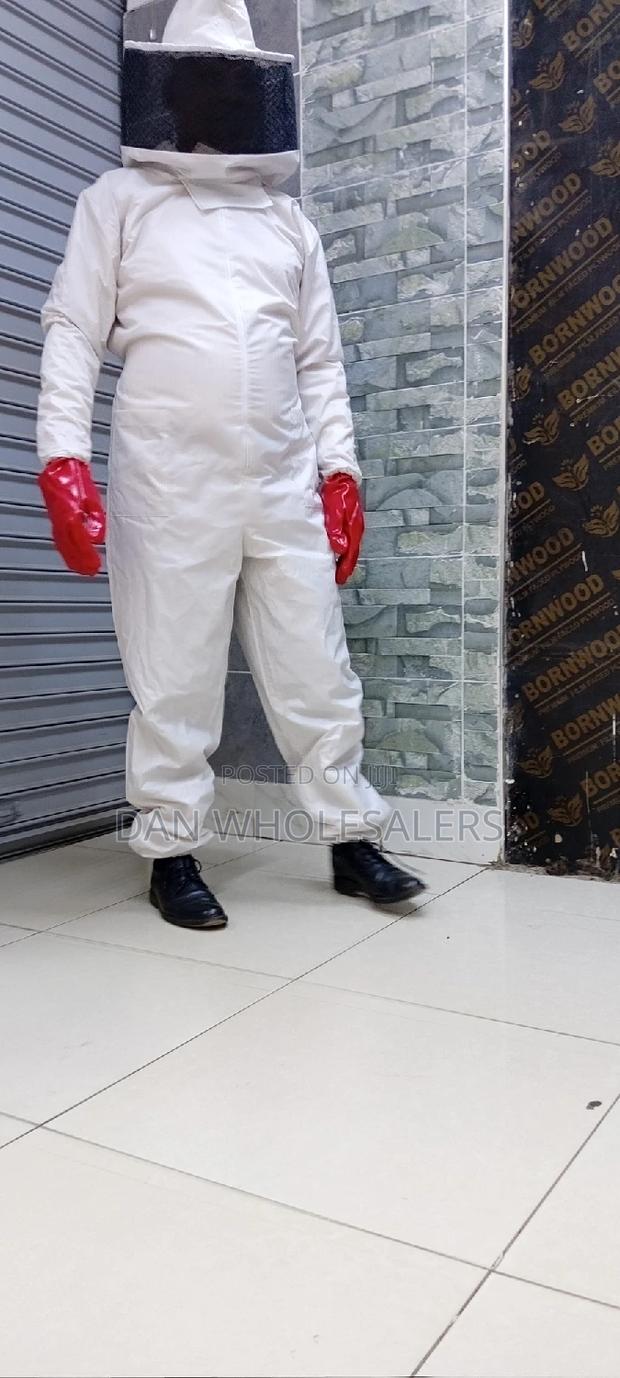 Bee Suit With Rounded Viel - thumbnail 3