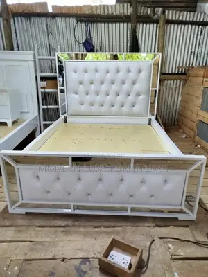5/6 Mirror Bed