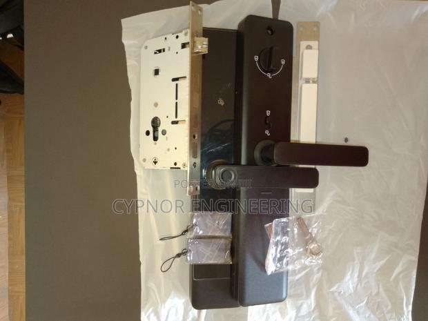 Secure Rental Experience Smart Biometrics Wifi Doors Locks - main view