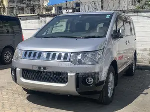 Mitsubishi Delica 2016 Silver